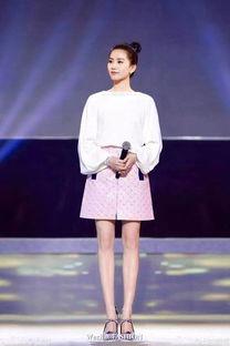 粉色半裙 明星,明星演绎粉色半裙时尚魅力