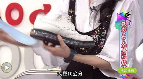 明星光脚男,揭秘明星们的接地气日常